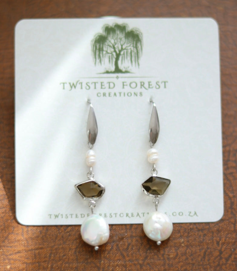 ‘Cadell’ Freshwater Pearl Earrings